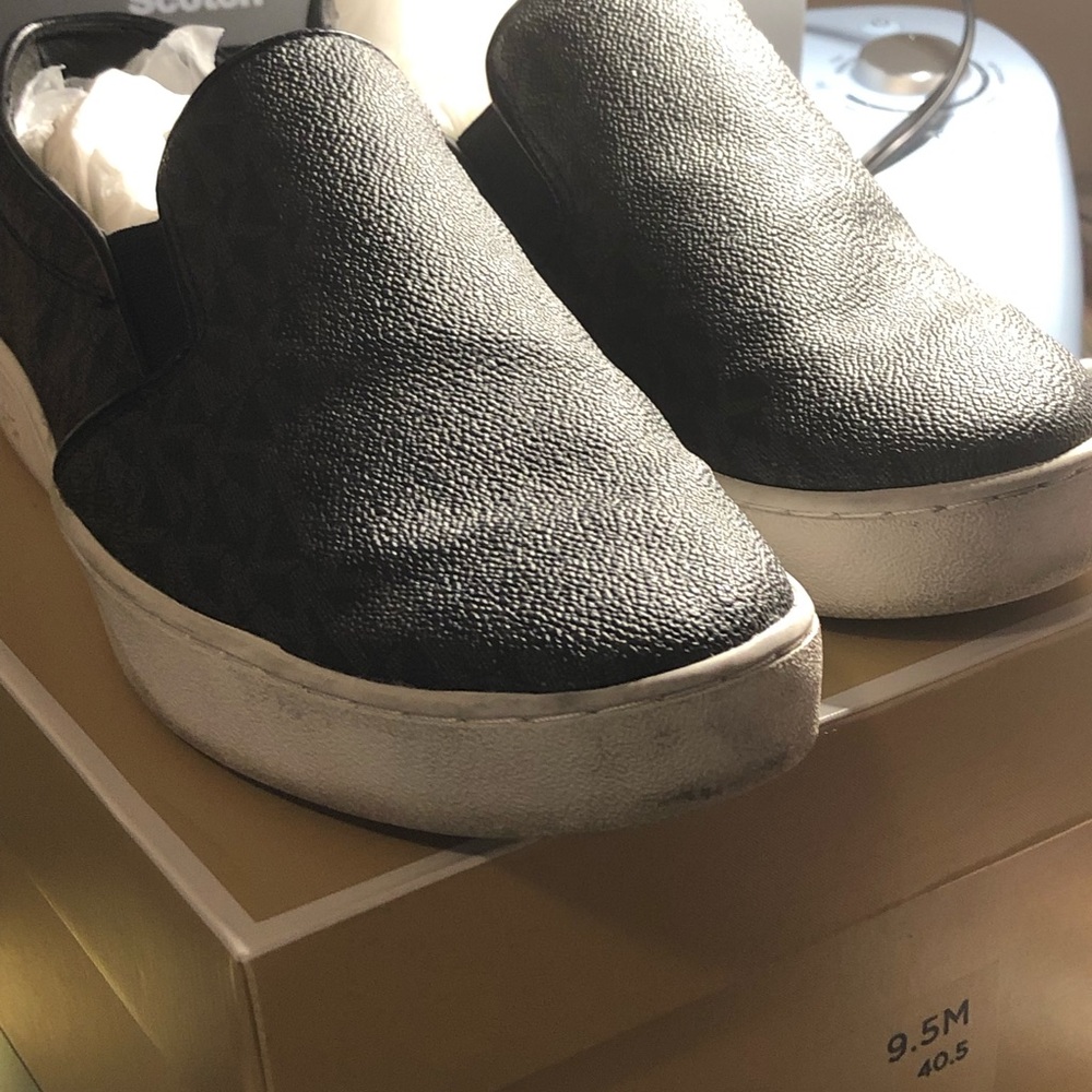 MK Keaton Slip On Mini MK Logo Black 9.5